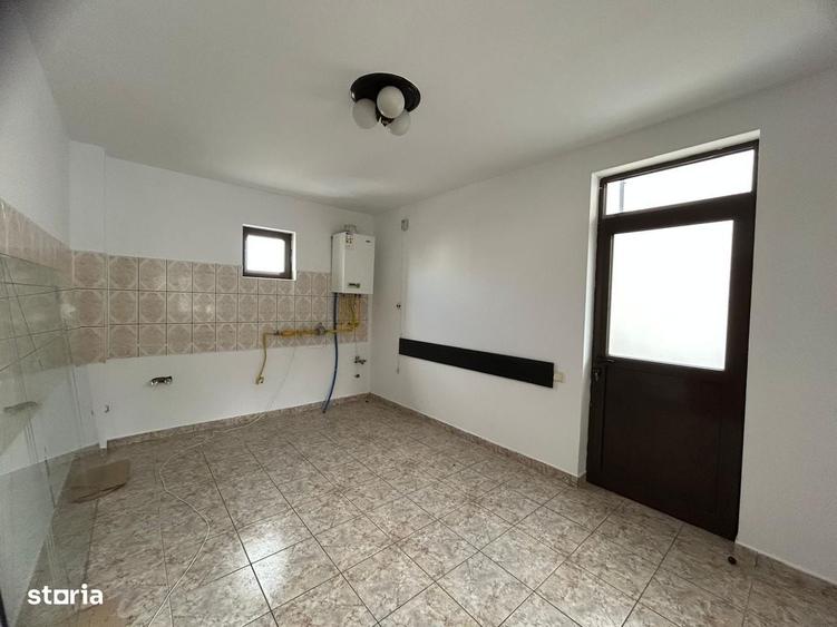 Casă cu 4 camere cu Teren 300 Mp în Central