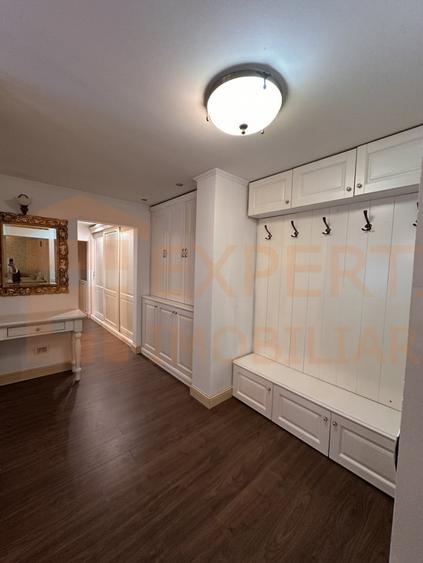 Apartament cu 3 camere decomandat, mobilat în Dacia