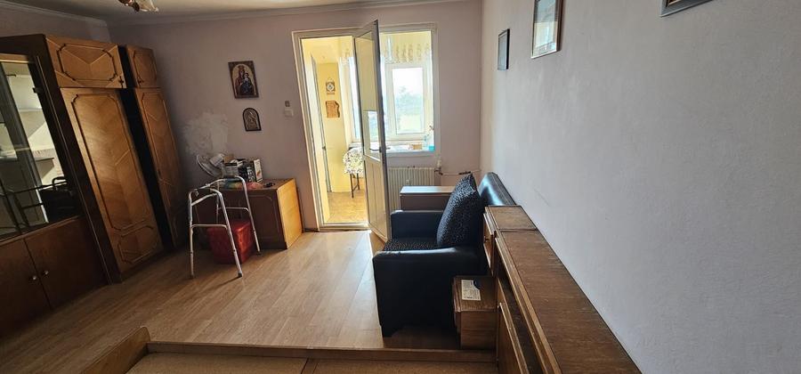 Garsonieră decomandată în Far