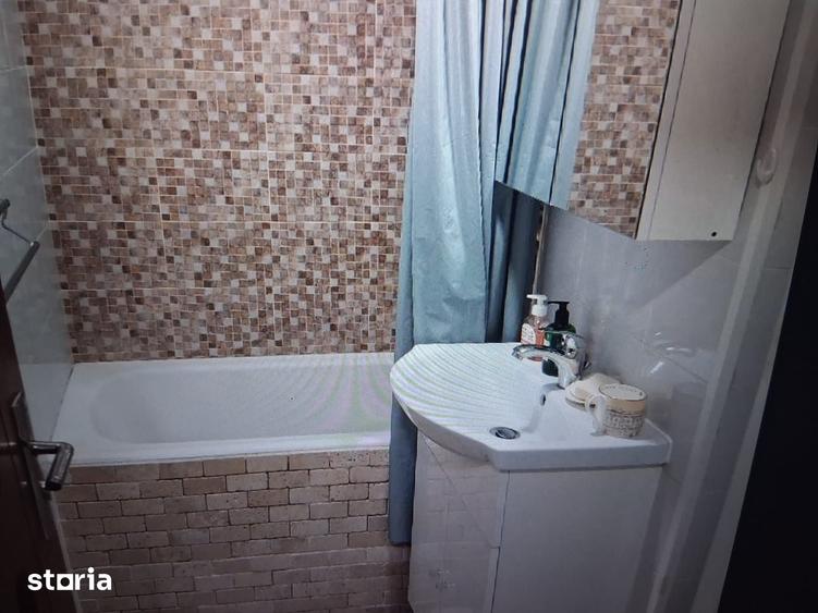 Apartament cu 2 camere decomandat în Tei