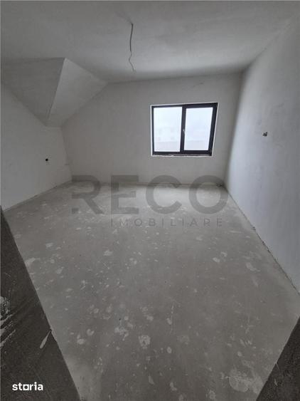 Casă cu 7 camere cu Teren 598 Mp în Sântandrei