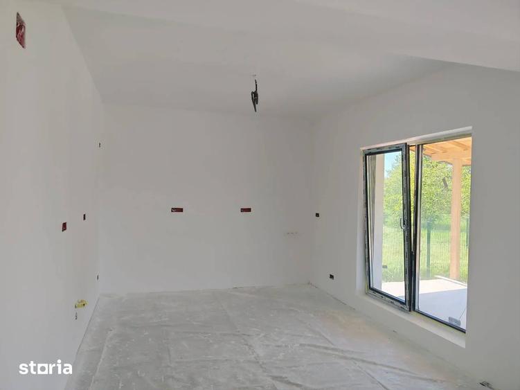Casă cu 4 camere cu Teren 400 Mp în Crevedia