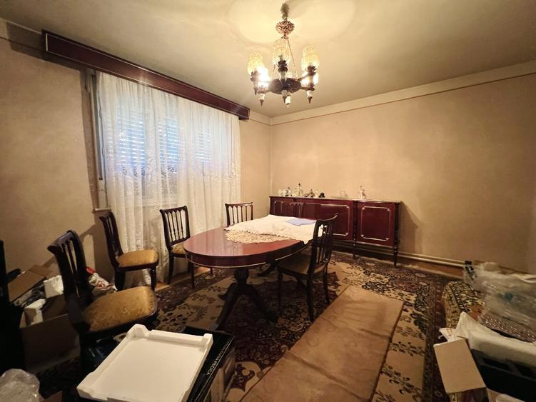 Casă individuală cu 8 camere cu Teren 739 Mp în Mehala