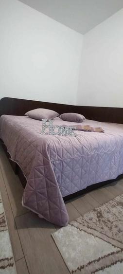 Apartament cu 3 camere semidecomandat în Berceni