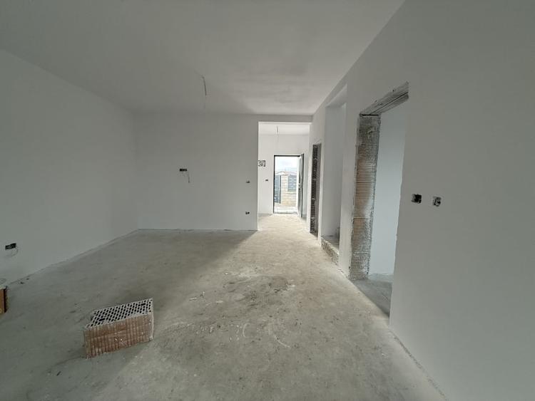 Duplex cu 4 camere cu Teren 300 Mp în Calea Urseni