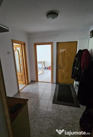 Apartament cu 3 camere decomandat în Obcini