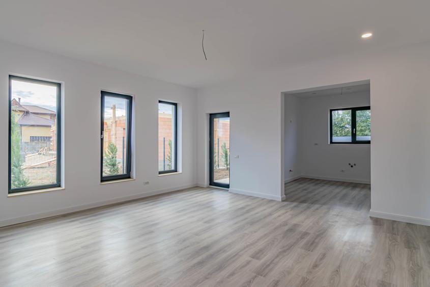 Casă cu 4 camere cu Teren 440 Mp în Balotești