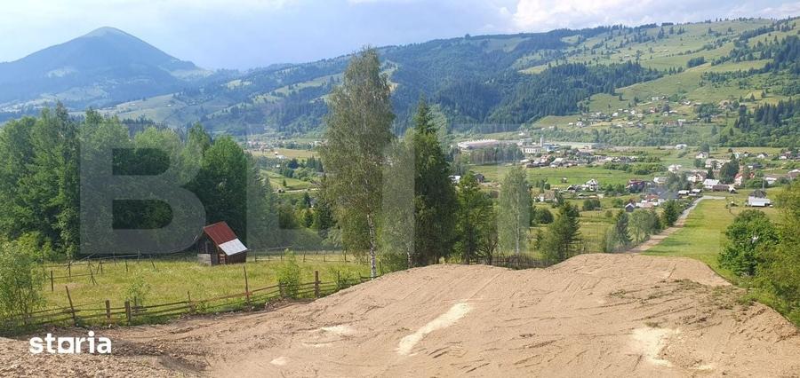 Teren de 9755 mp, în Central