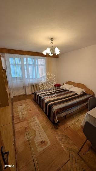 Apartament cu 3 camere decomandat în Central