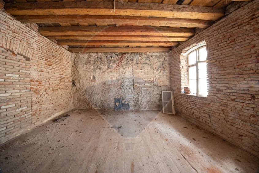 Casă cu Teren 619 Mp în Central