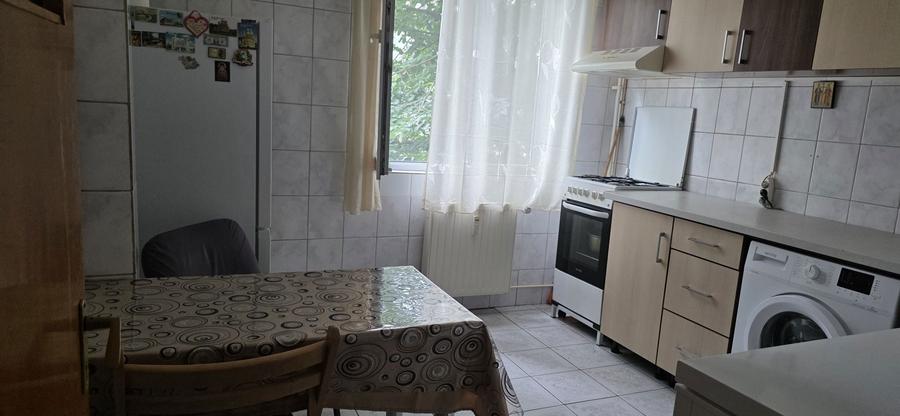 Apartament cu 2 camere decomandat în Moldoveni