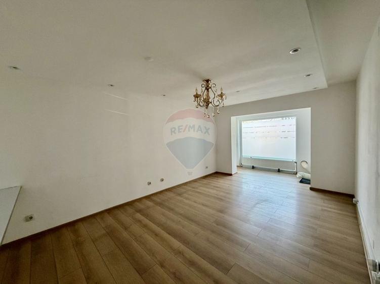 Spațiu comercial, de 100 mp, în Central
