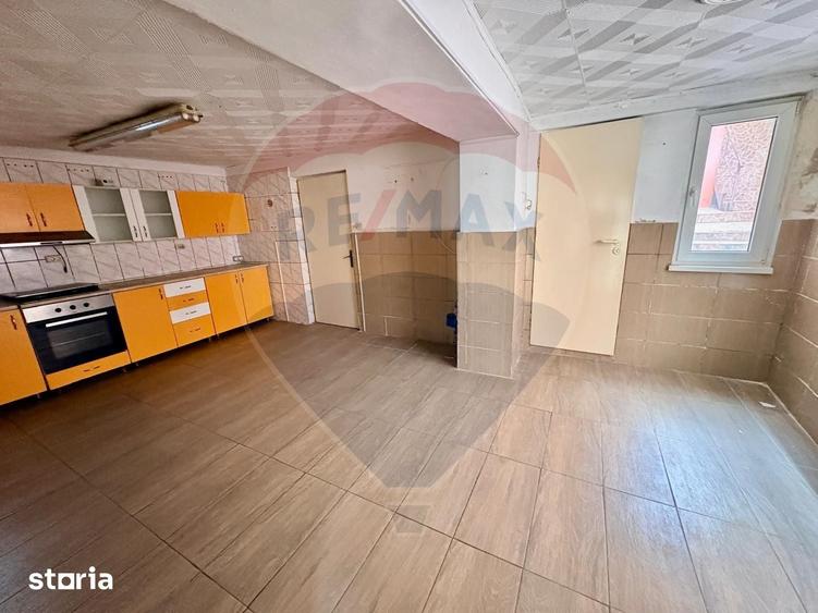 Casă cu 4 camere cu Teren 292 Mp în Central