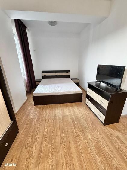 Garsonieră în Roșu