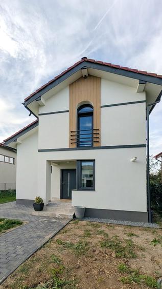 Casă individuală cu 3 camere cu Canalizare în Aviației