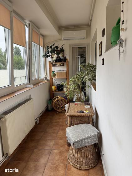 Apartament cu 4 camere decomandat în Pajura