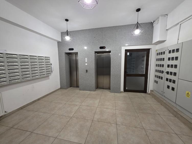 Garsonieră semidecomandată în Apărătorii Patriei