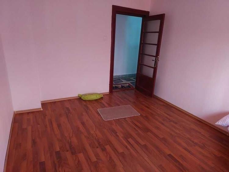 Apartament cu 3 camere decomandat în Gara de Nord