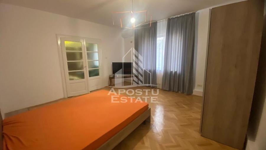 Apartament cu 3 camere semidecomandat în Dâmbovița