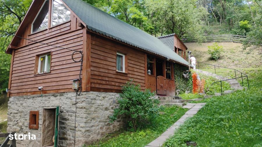 Casă cu 2 camere cu Teren 1300 Mp în Iara