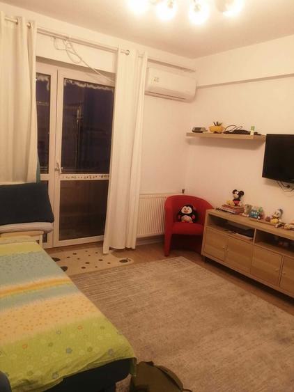 Apartament cu 3 camere semidecomandat în Amzei