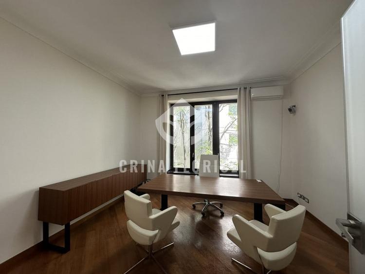 Apartament cu 5 camere decomandat în Calea Victoriei