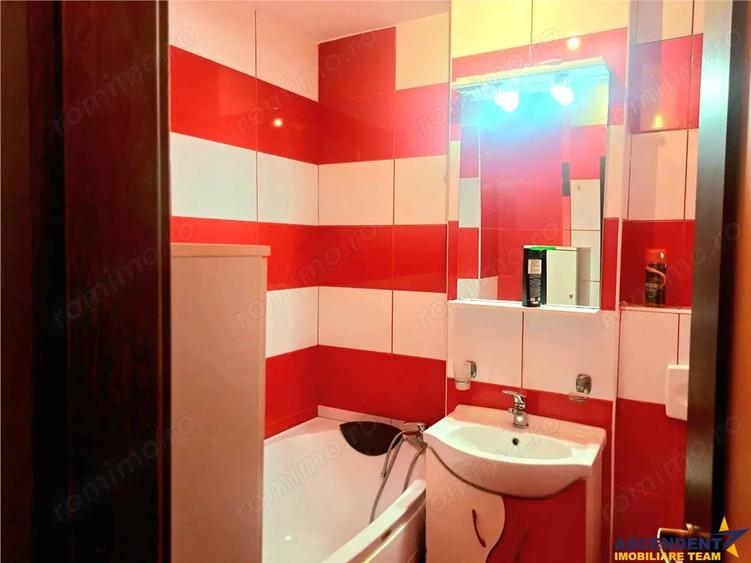 Apartament cu 3 camere decomandat, mobilat în Lenin