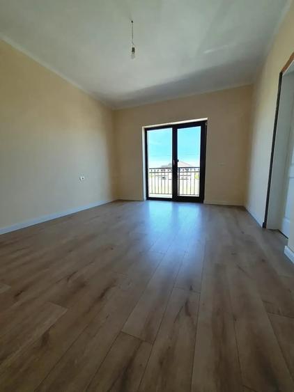 Casă cu 5 camere cu Teren 300 Mp în Central