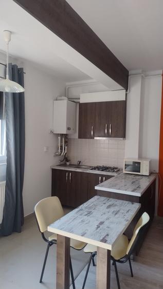 Apartament cu 2 camere semidecomandat în Roșu