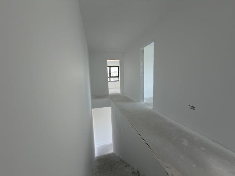Duplex cu 5 camere cu Canalizare în Torontalului