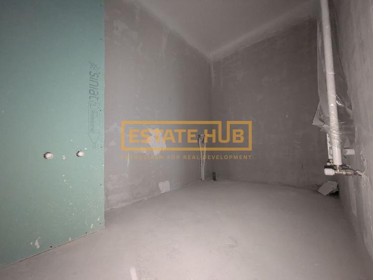 Apartament cu 3 camere semidecomandat în Între Lacuri