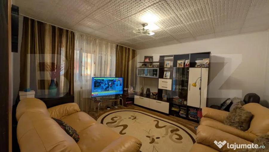 Apartament cu 3 camere decomandat în Micro 4
