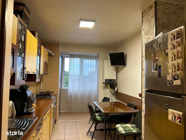 Apartament cu 3 camere decomandat în Piața Centrală