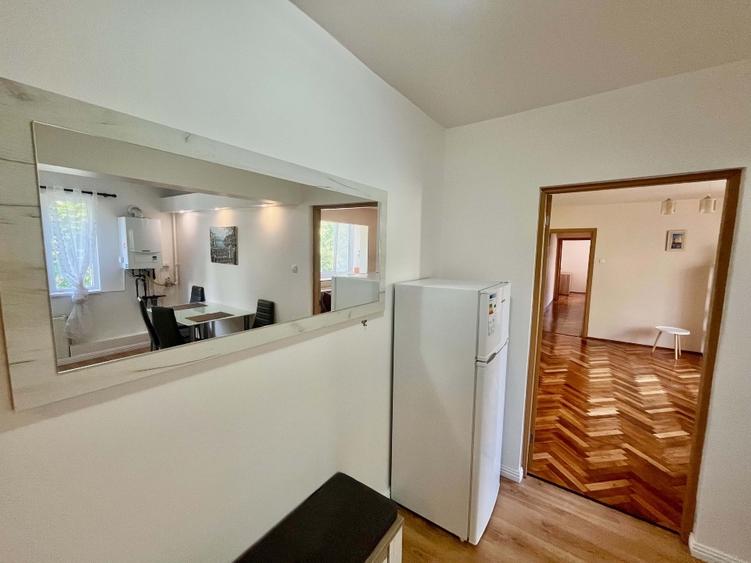 Apartament cu 3 camere semidecomandat, mobilat în Circumvalațiunii