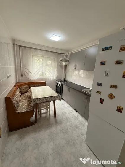 Apartament cu 3 camere decomandat în Dristor