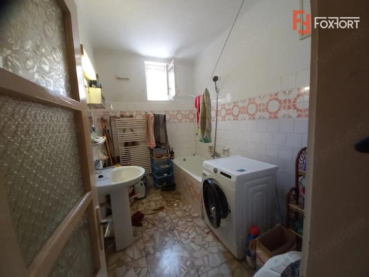 Casă cu 5 camere cu Canalizare în Crișan