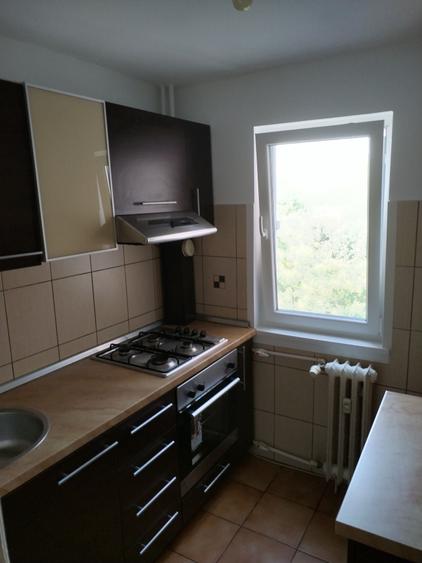 Apartament cu 2 camere semidecomandat în Berceni