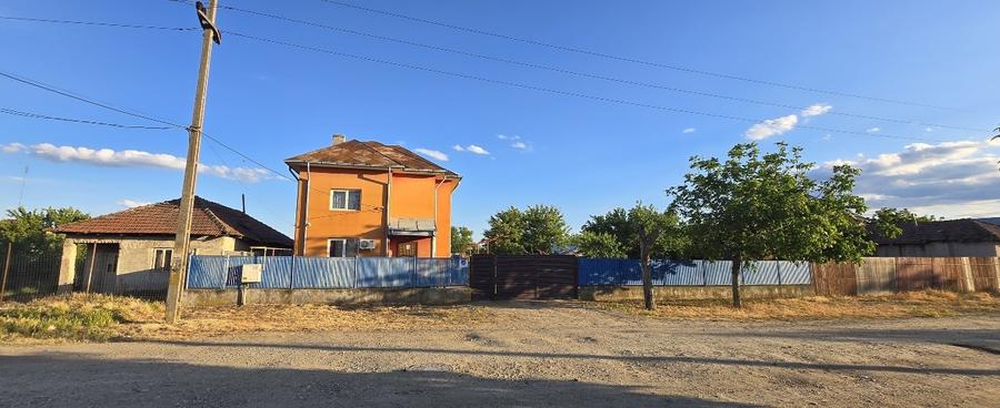 Casă individuală cu 5 camere cu Canalizare în Central