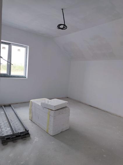 Casă individuală cu 5 camere cu Teren 430 Mp în Săbăreni