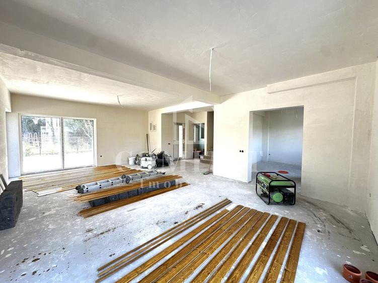 Duplex cu 4 camere cu Canalizare în Florești