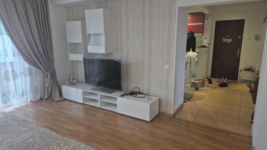 Apartament cu 3 camere decomandat în Movilei