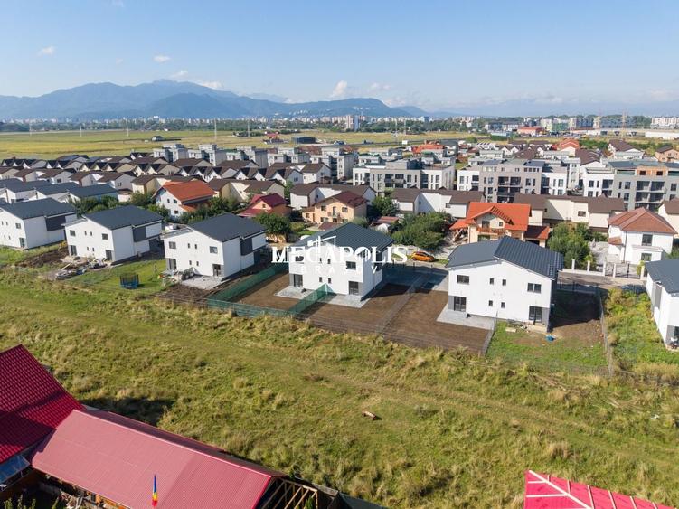 Duplex cu 4 camere cu Canalizare în Sânpetru