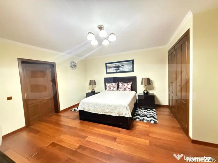 Casă cu 7 camere cu Teren 959 Mp în Central