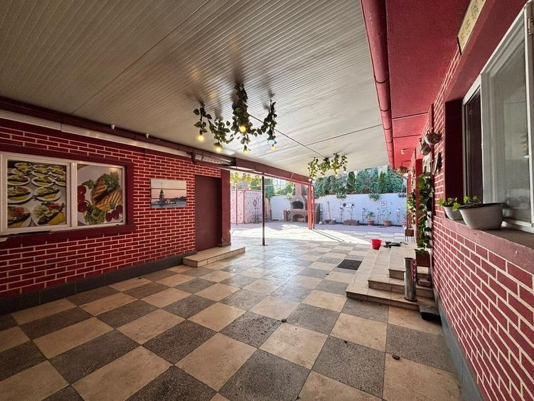 Casă cu 7 camere cu Teren 798 Mp în Costi