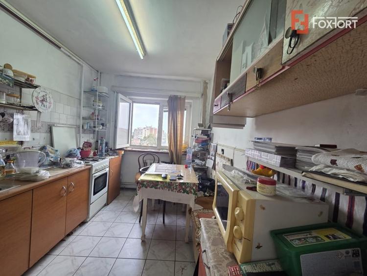 Apartament cu 4 camere semidecomandat în Micălaca