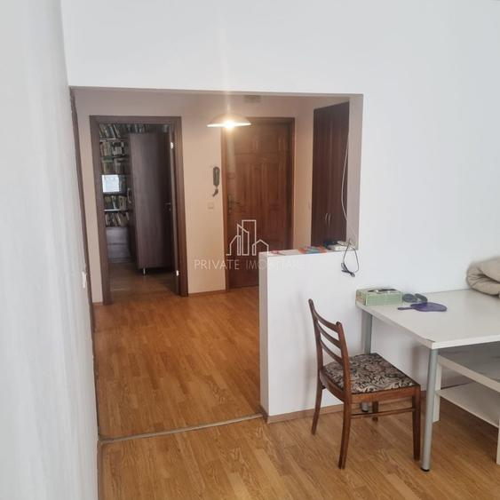 Apartament cu 4 camere decomandat în 7 Noiembrie