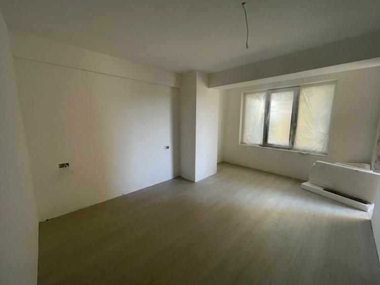 Apartament cu 3 camere decomandat în George Enescu