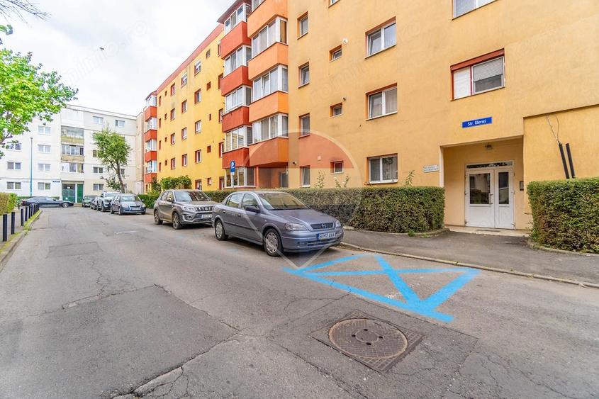 Apartament cu 3 camere decomandat, mobilat în Tractorul