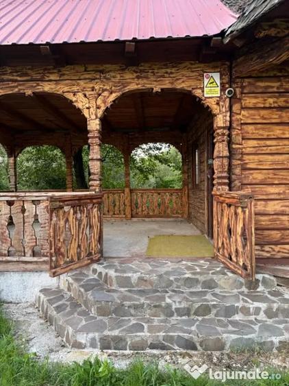 Casă cu 2 camere cu Teren 1400 Mp în Lăpuș