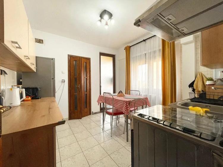 Apartament cu 4 camere decomandat în Central